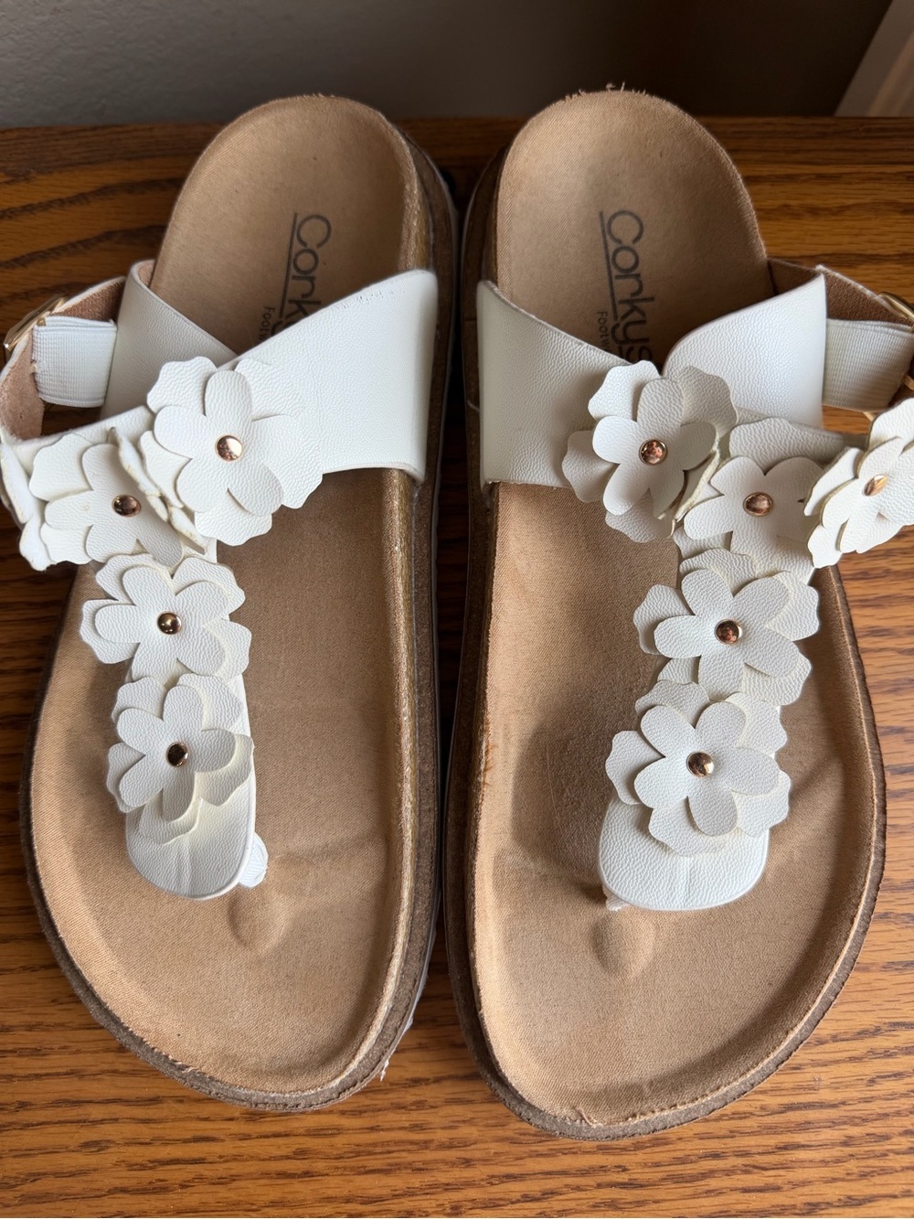 Corkys White Floral T-Strap Sandals with Gold Studs size 9 “Bless her heart”